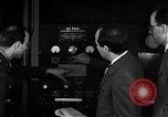 Standbild J Presper Eckert und John Mauchly mit ENIAC Pennsylvania United States USA, 1945, aus Sekunde 45 historischem Filmmaterial Videoclip 65675067436