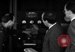 Standbild J Presper Eckert und John Mauchly mit ENIAC Pennsylvania United States USA, 1945, aus Sekunde 48 historischem Filmmaterial Videoclip 65675067436