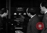 Standbild J Presper Eckert und John Mauchly mit ENIAC Pennsylvania United States USA, 1945, aus Sekunde 49 historischem Filmmaterial Videoclip 65675067436