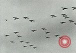 Standbild Royal Air Force Training Vereinigtes Königreich, 1940, aus Sekunde 16 historischem Filmmaterial Videoclip 65675067441