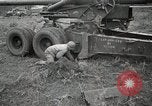 Standbild USA Artilleristen Einstellung bis 155mm lange Tom guns Anzio Italien, 1944, aus Sekunde 12 historischem Filmmaterial Videoclip 65675067456