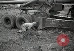 Standbild USA Artilleristen Einstellung bis 155mm lange Tom guns Anzio Italien, 1944, aus Sekunde 14 historischem Filmmaterial Videoclip 65675067456