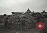 Standbild USA Artilleristen Einstellung bis 155mm lange Tom guns Anzio Italien, 1944, aus Sekunde 31 historischem Filmmaterial Videoclip 65675067456