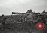 Standbild USA Artilleristen Einstellung bis 155mm lange Tom guns Anzio Italien, 1944, aus Sekunde 33 historischem Filmmaterial Videoclip 65675067456