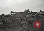 Standbild USA Artilleristen Einstellung bis 155mm lange Tom guns Anzio Italien, 1944, aus Sekunde 34 historischem Filmmaterial Videoclip 65675067456