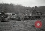 Standbild USA Artilleristen Einstellung bis 155mm lange Tom guns Anzio Italien, 1944, aus Sekunde 43 historischem Filmmaterial Videoclip 65675067456