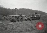 Standbild USA Artilleristen Einstellung bis 155mm lange Tom guns Anzio Italien, 1944, aus Sekunde 46 historischem Filmmaterial Videoclip 65675067456