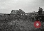 Standbild USA Artilleristen Einstellung bis 155mm lange Tom guns Anzio Italien, 1944, aus Sekunde 51 historischem Filmmaterial Videoclip 65675067456