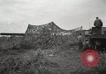 Standbild USA Artilleristen Einstellung bis 155mm lange Tom guns Anzio Italien, 1944, aus Sekunde 54 historischem Filmmaterial Videoclip 65675067456