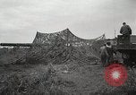 Standbild USA Artilleristen Einstellung bis 155mm lange Tom guns Anzio Italien, 1944, aus Sekunde 55 historischem Filmmaterial Videoclip 65675067456