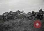 Standbild USA Artilleristen Einstellung bis 155mm lange Tom guns Anzio Italien, 1944, aus Sekunde 56 historischem Filmmaterial Videoclip 65675067456