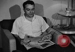 Standbild Familie der amerikanischen Automobil Arbeiter Detroit Michigan USA, 1950, aus Sekunde 7 historischem Filmmaterial Videoclip 65675067510