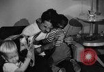 Standbild Familie der amerikanischen Automobil Arbeiter Detroit Michigan USA, 1950, aus Sekunde 14 historischem Filmmaterial Videoclip 65675067510