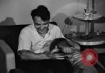 Standbild Familie der amerikanischen Automobil Arbeiter Detroit Michigan USA, 1950, aus Sekunde 17 historischem Filmmaterial Videoclip 65675067510