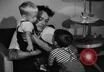 Standbild Familie der amerikanischen Automobil Arbeiter Detroit Michigan USA, 1950, aus Sekunde 23 historischem Filmmaterial Videoclip 65675067510