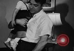 Standbild Familie der amerikanischen Automobil Arbeiter Detroit Michigan USA, 1950, aus Sekunde 25 historischem Filmmaterial Videoclip 65675067510