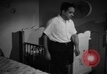 Standbild Familie der amerikanischen Automobil Arbeiter Detroit Michigan USA, 1950, aus Sekunde 42 historischem Filmmaterial Videoclip 65675067510