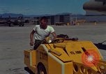 Standbild Flight Line control Vietnam, 1967, aus Sekunde 25 historischem Filmmaterial Videoclip 65675067511