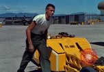 Standbild Flight Line control Vietnam, 1967, aus Sekunde 32 historischem Filmmaterial Videoclip 65675067511