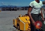 Standbild Flight Line control Vietnam, 1967, aus Sekunde 33 historischem Filmmaterial Videoclip 65675067511