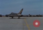 Standbild Flight Line control Vietnam, 1967, aus Sekunde 57 historischem Filmmaterial Videoclip 65675067512