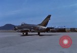Standbild Flight Line control Vietnam, 1967, aus Sekunde 61 historischem Filmmaterial Videoclip 65675067512