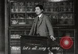 Immagine di Cittadini sala pubblica Yanaizu Giappone, 1950, secondo 10 filmato di repertorio 65675067528