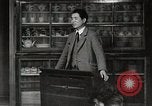 Immagine di Cittadini sala pubblica Yanaizu Giappone, 1950, secondo 13 filmato di repertorio 65675067528