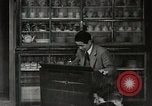 Immagine di Cittadini sala pubblica Yanaizu Giappone, 1950, secondo 15 filmato di repertorio 65675067528