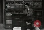 Immagine di Cittadini sala pubblica Yanaizu Giappone, 1950, secondo 18 filmato di repertorio 65675067528