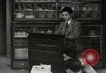 Immagine di Cittadini sala pubblica Yanaizu Giappone, 1950, secondo 23 filmato di repertorio 65675067528