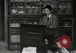Immagine di Cittadini sala pubblica Yanaizu Giappone, 1950, secondo 24 filmato di repertorio 65675067528