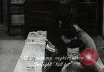 Immagine di Cittadini sala pubblica Yanaizu Giappone, 1950, secondo 28 filmato di repertorio 65675067528
