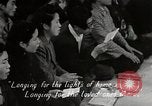 Immagine di Cittadini sala pubblica Yanaizu Giappone, 1950, secondo 45 filmato di repertorio 65675067528