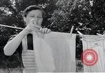 Standbild Aktivitäten einer Familie United States USA, 1951, aus Sekunde 39 historischem Filmmaterial Videoclip 65675067537