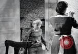 Standbild Aktivitäten einer Familie United States USA, 1951, aus Sekunde 15 historischem Filmmaterial Videoclip 65675067538