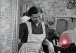 Standbild Aktivitäten einer Familie United States USA, 1951, aus Sekunde 24 historischem Filmmaterial Videoclip 65675067538