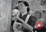 Standbild Aktivitäten einer Familie United States USA, 1951, aus Sekunde 26 historischem Filmmaterial Videoclip 65675067538