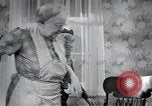 Standbild Aktivitäten einer Familie United States USA, 1951, aus Sekunde 29 historischem Filmmaterial Videoclip 65675067538