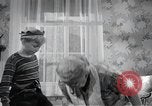 Standbild Aktivitäten einer Familie United States USA, 1951, aus Sekunde 30 historischem Filmmaterial Videoclip 65675067538