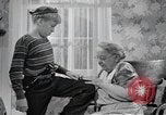 Standbild Aktivitäten einer Familie United States USA, 1951, aus Sekunde 35 historischem Filmmaterial Videoclip 65675067538