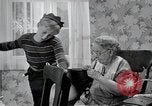 Standbild Aktivitäten einer Familie United States USA, 1951, aus Sekunde 45 historischem Filmmaterial Videoclip 65675067538