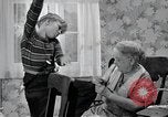 Standbild Aktivitäten einer Familie United States USA, 1951, aus Sekunde 46 historischem Filmmaterial Videoclip 65675067538