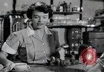 Standbild Aktivitäten einer Familie United States USA, 1951, aus Sekunde 6 historischem Filmmaterial Videoclip 65675067541