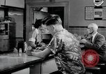 Standbild Aktivitäten einer Familie United States USA, 1951, aus Sekunde 12 historischem Filmmaterial Videoclip 65675067541