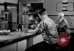 Standbild Aktivitäten einer Familie United States USA, 1951, aus Sekunde 15 historischem Filmmaterial Videoclip 65675067541