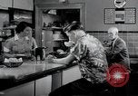 Standbild Aktivitäten einer Familie United States USA, 1951, aus Sekunde 19 historischem Filmmaterial Videoclip 65675067541
