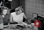 Standbild Aktivitäten einer Familie United States USA, 1951, aus Sekunde 30 historischem Filmmaterial Videoclip 65675067541
