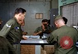 Image le transport aérien de personnel Saigon Vietnam, 1966, de la seconde 13 séquences d'archives historiques vidéo 65675067557