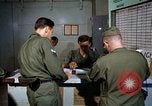 Image le transport aérien de personnel Saigon Vietnam, 1966, de la seconde 24 séquences d'archives historiques vidéo 65675067557